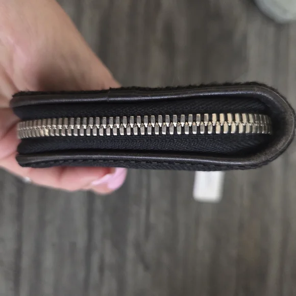 Louis Vuitton Black Wallet - Picture 4 of 8